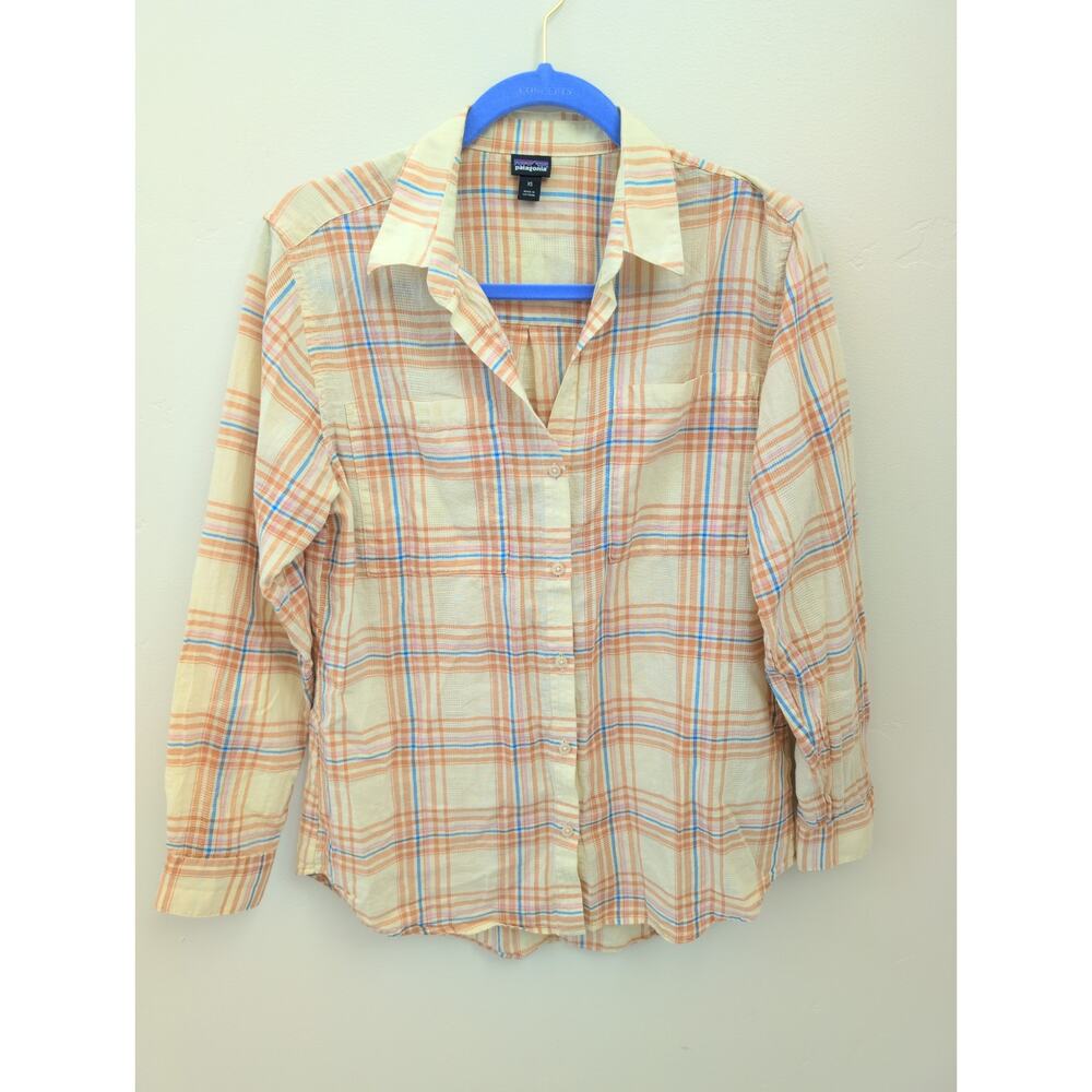 Patagonia Light Weight Button Down size XS - Picture 2 of 6